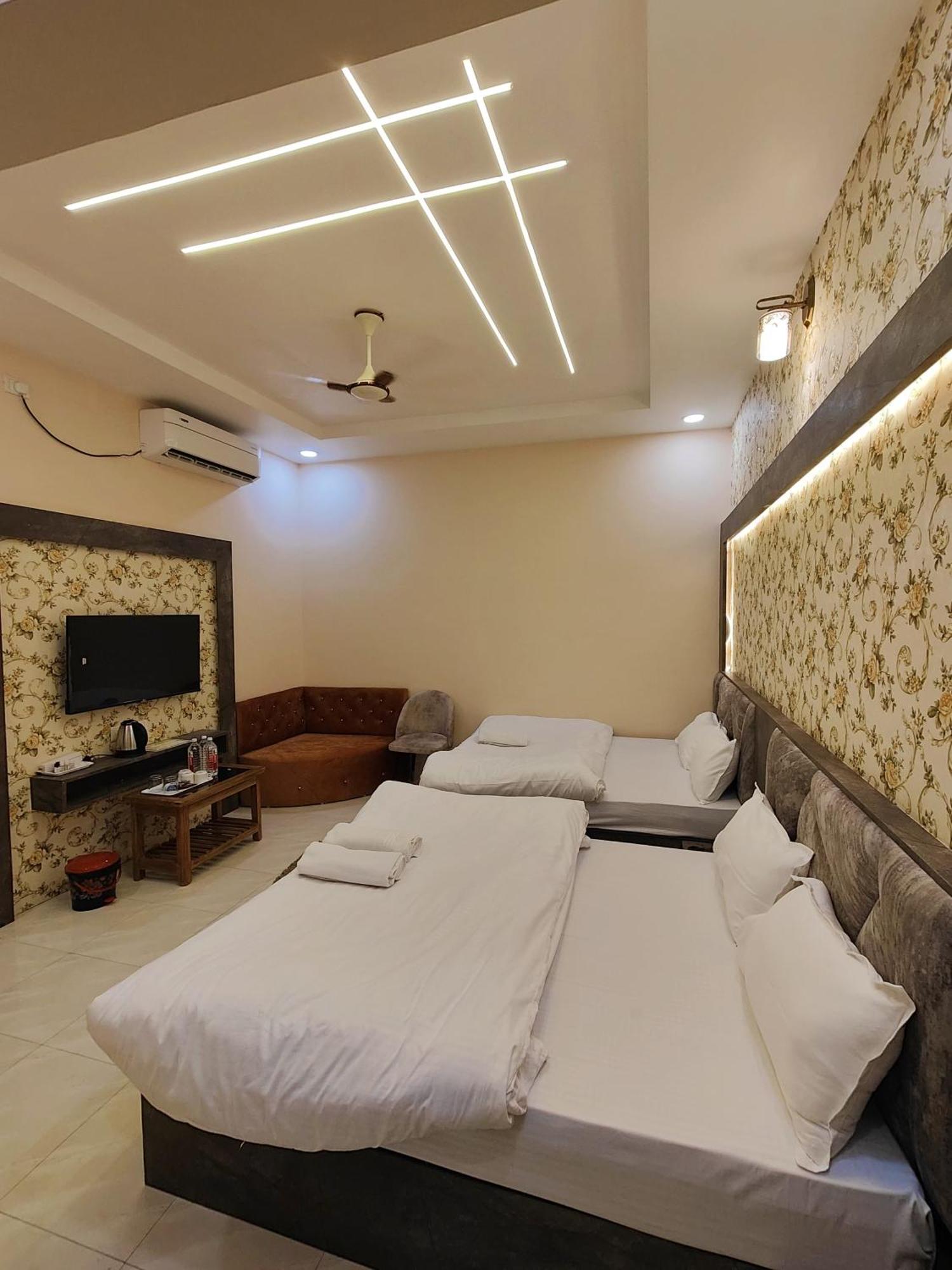 Hotel Mangal Murti Βαρανάσι Εξωτερικό φωτογραφία